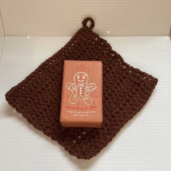 CASTELBEL Limited Edition Gingerbread Man Fragrance Bath Bar Washcloth Gift Set - Picture 2 of 8